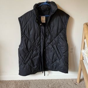 Abercrombie & Fitch quilted puffer vest!